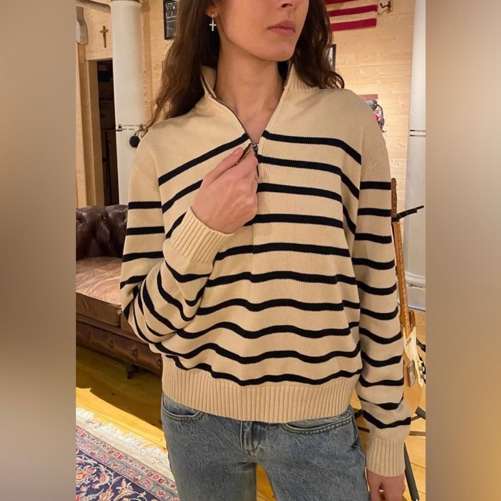 Brandy sweater w stickers